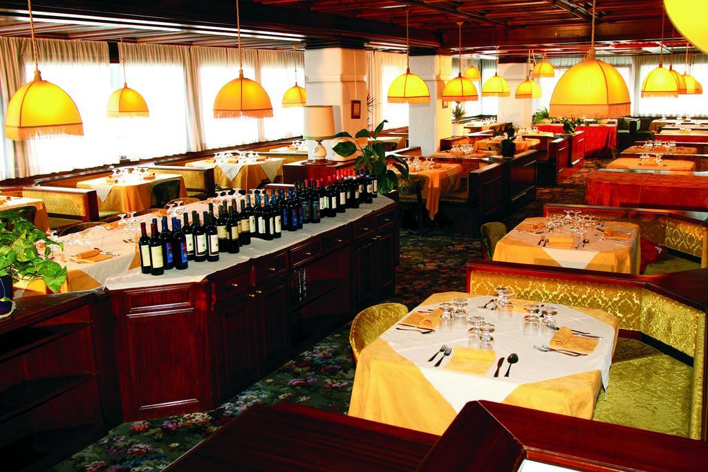 Hotel Corona